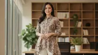 7 Model Atasan Batik Berkerah untuk Wanita Karier, Beri Kesan Elegan di 2026