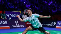 Tunggal putra Indonesia&nbsp;Anthony Sinisuka Ginting dikalahkan&nbsp;Anders Antonsen dari Denmark&nbsp;pada babak pertama atau 32 besar Denmark Open 2025 di Jyske Bank Arena, Rabu (16/10).&nbsp;(foto: PBSI)