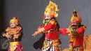 Drama tari turunnya Bhagavad Gita ditampilkan pada perayaan Gita Jayanti yang digelar International Society for Krishna Consciousness (Iskon) di Jakarta, Sabtu (24/12). (Liputan6.com/Helmi Afandi)