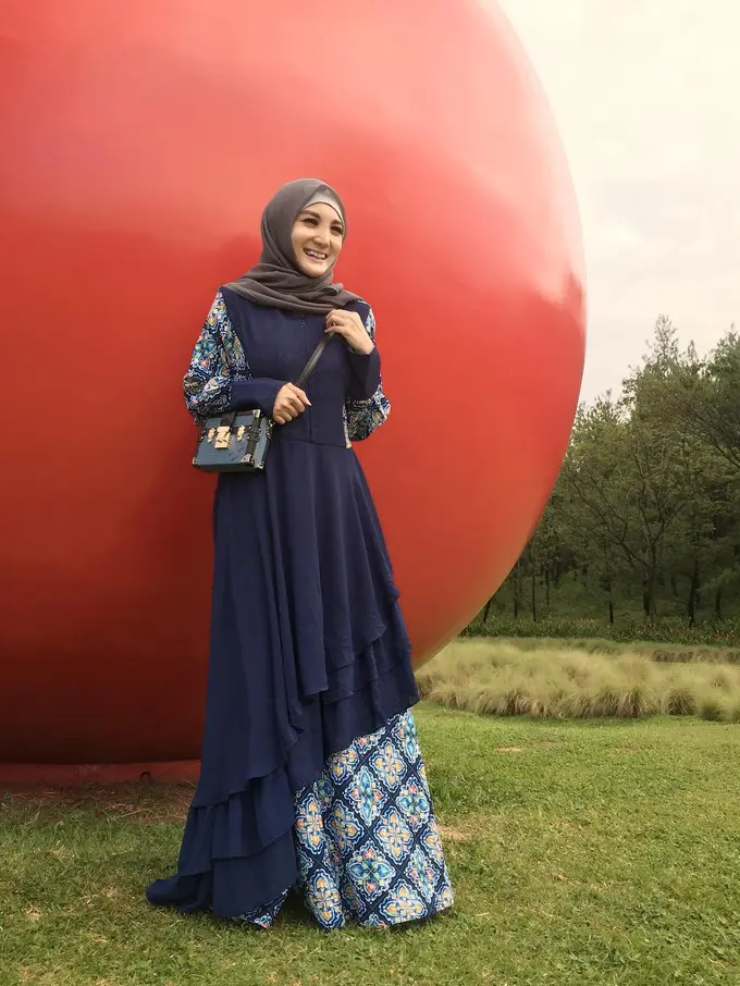 6 Potret Kiki Amalia Tampil dengan Hijab, Curi Perhatian