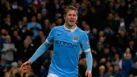 Gelandang Manchester City, Kevin de Bruyne, merayakan gol ke gawang Hull City pada laga Piala Liga Inggris babak kelima di Etihad Stadium, Manchester, Rabu (2/12/2015) dini hari WIB. (AFP/Lindsey Parnaby)