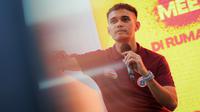 Pemain Persija Jakarta, Rezaldi Hehanusa memberikan pernyataan saat Meet and Greet bersama tim Persija Jakarta di Jakarta Fair Kemayoran (JFK), Jakarta, Kamis (30/06/2022). (Bola.com/Bagaskara Lazuardi)