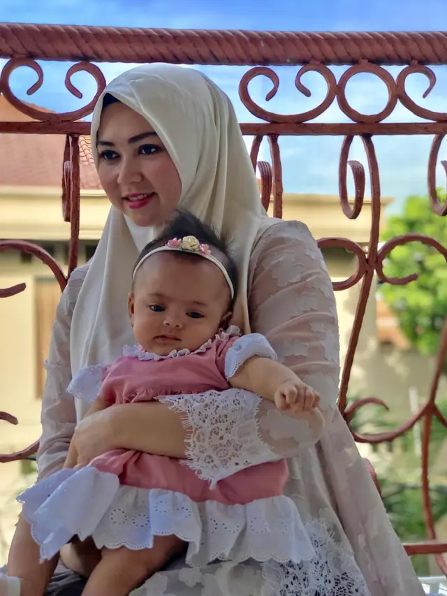 6 Pesona Lala Nurlela Kakak Ipar Syahrini, Berstatus Single Parent Empat Anak