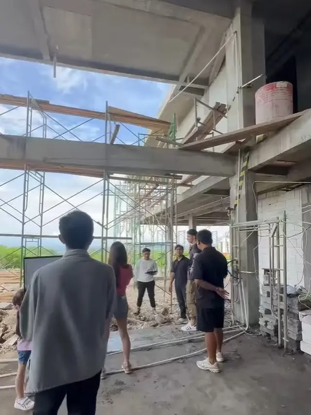 Potret perkembangan rumah baru Samuel Zylgwyn (Sumber: Instagram/samuel_zylgwyn dan Instagram/frandaaa87)