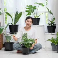 Langkah-langkah mudah yang bisa dilakukan sehari-hari untuk mulai hidup lebih hijau dan ramah lingkungan. (Foto: jcomp/Freepik)