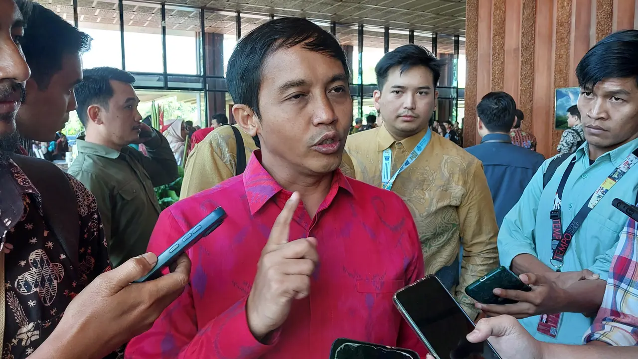 Plt Wakil Kepala Otorita IKN Raja Juli Antoni ditemui usai Reforma Agraria Summit 2024, di Sanur, Bali, Sabtu (15/6/2024). (Arief/Liputan6.com)