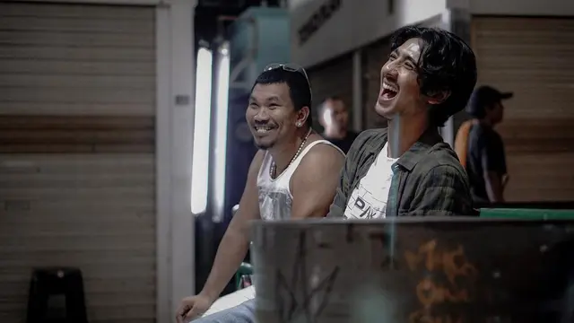 7 Gaya Arya Saloka Saat Masih Gondrong, Disebut Netizen Mirip Duta Sheila On 7
