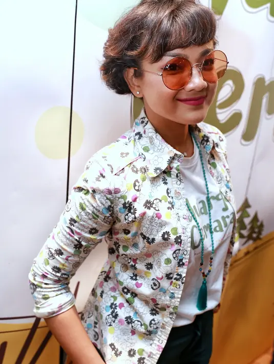 Sebagai ibu muda masa kini, perempuan 37 tahun itu banyak belajar sosok pembawaan Emak. Apalagi peran itu banyak disaksikan dalam kehidupan sehari-hari. (Adrian Putra/Bintang.com)