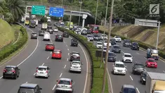 Kendaraan melintasi ruas jalan tol di Jakarta, Selasa (12/3). Badan Pengatur Jalan Tol (BPJT) Kementerian Pekerjaan Umum dan Perumahan Rakyat (PUPR) mencatat, ada 15 ruas tol yang bakal naik pada tahun ini. (Liputan6.com/Immanuel Antonius)
