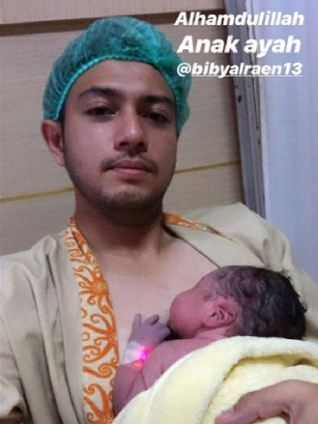 Istri Rifky Balweel Melahirkan Saat Banjir