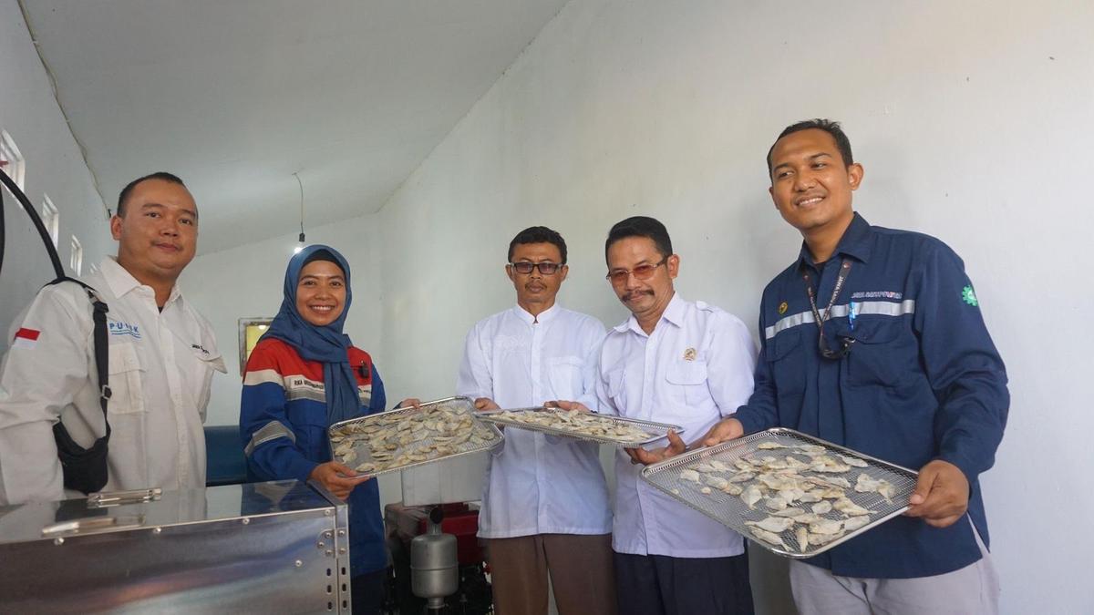 Desa Energi Berdikari Pertamina: Ketika Energi Surya Bantu Ubah Limbah Ikan Jadi Sumber Cuan