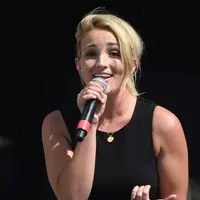 Jamie Lynn Spears, pada usia 16 tahun penyanyi cantik ini mengumumkan jika dirinya tengah mengandung anak pertamanya. Setelah membesarkan anaknya di Mississippi, ia merilis album musik country pada tahun 2013. (AFP/Bintang.com)