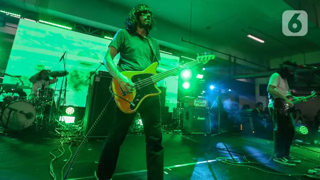 Sentuhan Keras Menggelegar Kelompok Penerbang Roket di Panggung Soundsfest Xperience 2024