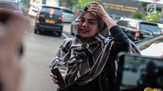 Nikita Mirzani Datangi Polres Metro Jaksel Terkait Kasus Pemerasan