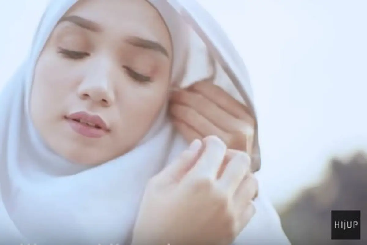 Tutorial Hijab Segi Empat Simpel With New Scarf Tevazu (Hijup)