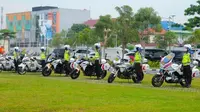 Personel Polda Riau yang diturunkan dalam Operasi Zebra Lancang Kuning untuk meningkatkan disiplin protokol kesehatan Covid-19. (Liputan6.com/M Syukur)