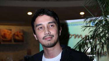 Sering Terlihat Berdua Dimas Aditya Bantah Cinlok Dengan Tika Bravani Photo Fimela Com