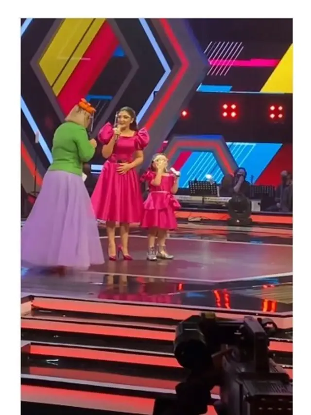 7 Potret Ashanty dan Arsy Hermansyah Pakai Baju Couple di Panggung, Kompak Banget
