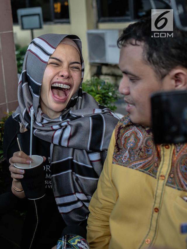 Nikita Mirzani Datangi Polres Metro Jaksel Terkait Kasus Pemerasan