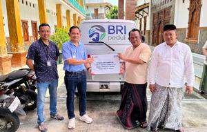BRI Salurkan Bantuan Ambulans untuk Pondok Pesantren di Kaliwungu Kudus (Istimewa/BRI Kudus)