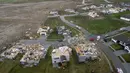 Foto-foto di media sosial menunjukkan rumah-rumah yang rusak berat dan pohon-pohon yang tumbang. (Chris Machian/Omaha World-Herald via AP)
