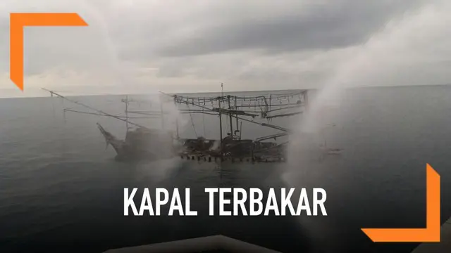 Sebuah kapal nelayan senin (12/3/2019) malam terbakar di Kepulauan Seribu. 3 dari 17 nelayan tewas terbakar, Tim SAR mengevakuasi korban tewas maupun selamat ke beberapa dermaga terdekat