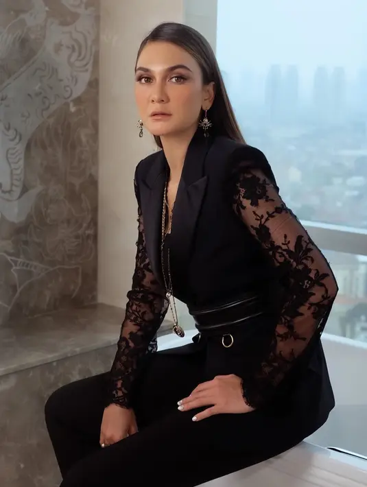 Dari masa kelam yang pernah dilewati, Luna pun mengambil hikmahnya. Dalam YouTube Channel Feni Rose, Luna mengungkap rasa syukurnya dan kejadian masa lalu tersebut menjadi pengingatnya untuk selalu rendah hati. (Instagram/lunamaya)
