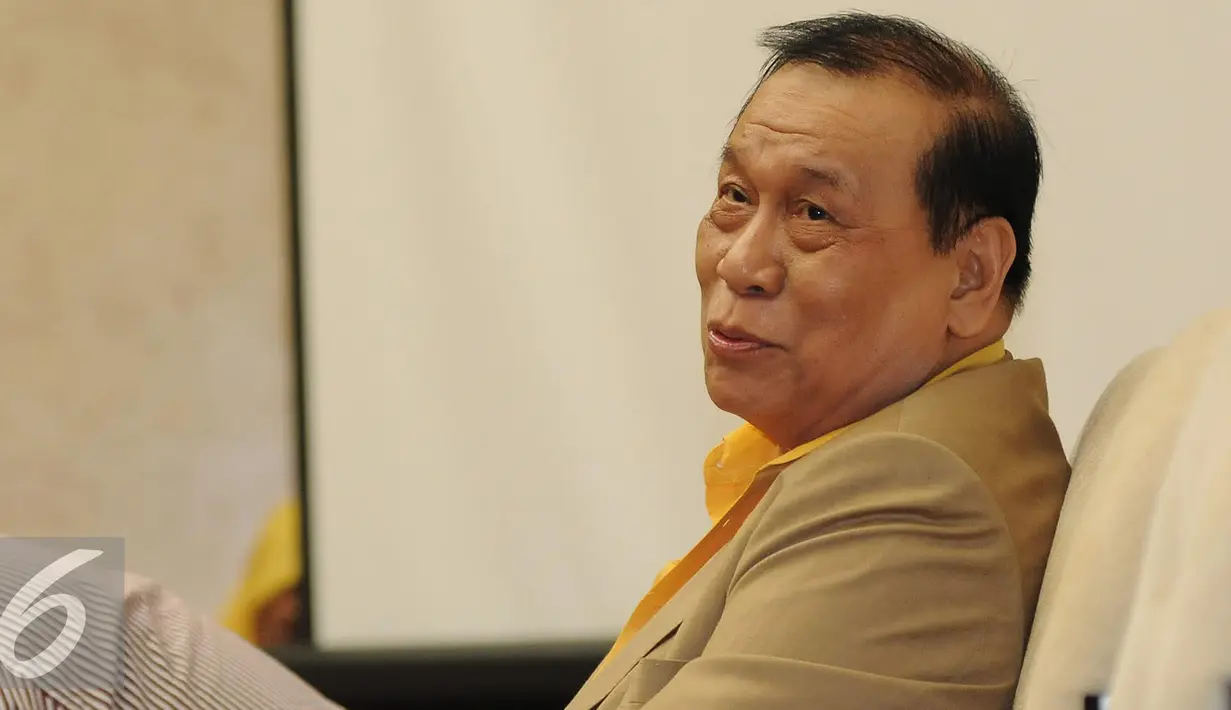 Plt Ketua Fraksi Partai Golkar Kahar Muzakir menghadiri Rapat Pleno Fraksi Partai Golkar di Kompleks, Parlemen, Jakarta, Jumat (30/9). Rapat tersebut membahas Keputusan MKD soal Rehabilitasi Nama Baik Setya Novanto. (Liputan6.com/Johan Tallo)