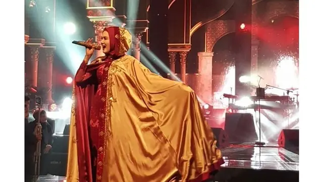 7 Gaya Mulan Jameela dengan Busana Nyentrik, Curi Perhatian