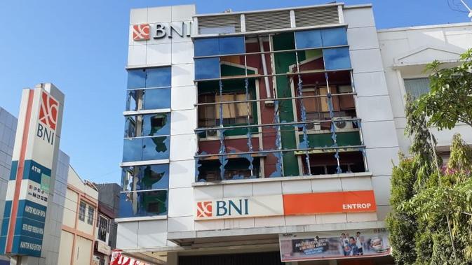 Bank BNI cabang Entrop, Distrik Jayapura Selatan yang dirusak pendemo anarkis. (Liputan6.com/KabarPapua.co/Katharina Janur)