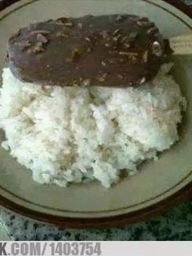 10 Potret Kombinasi Makanan Pakai Cokelat Ini Nyeleneh Banget