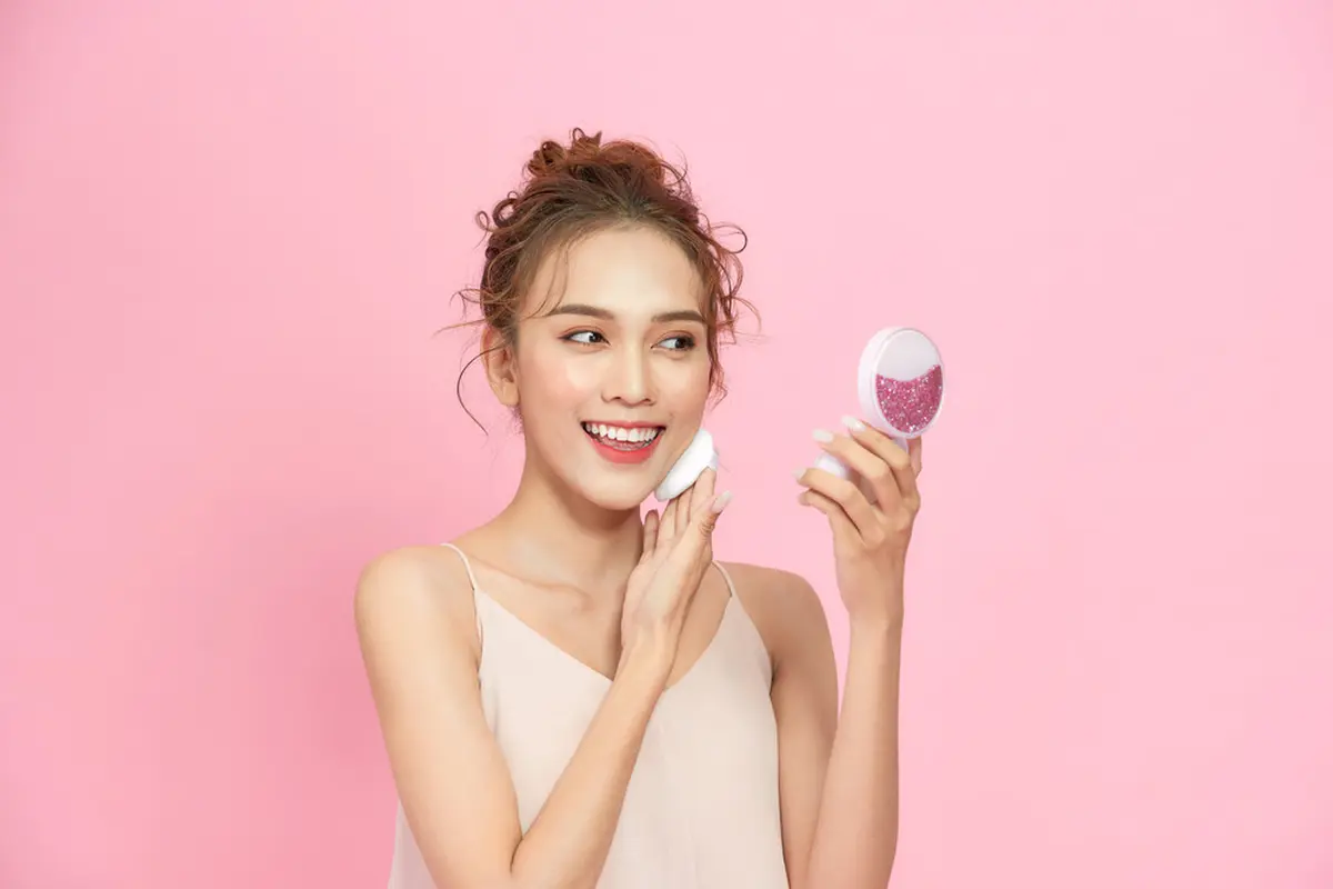 Tips Maksimalkan Penggunaan Cushion untuk Wajah Berminyak, Biar Cantik Bebas Kilap
