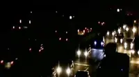 Ribuan kendaraan memadati Tol Cikampek jelang liburan panjang di Hari Buruh (Liputan 6 Malam)