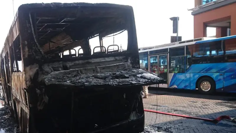 Bus Terbakar di Bandar Ngurah Rai