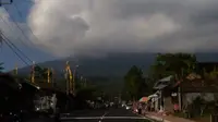 Sesuai rekomendasi PVMBG, berdasarkan peta rawan bencana di Gunung Agung, Karangasem, Bali, tidak boleh ada aktivitas dalam radius tujuh kilometer. (Liputan6.com/ Dewi Divianta)