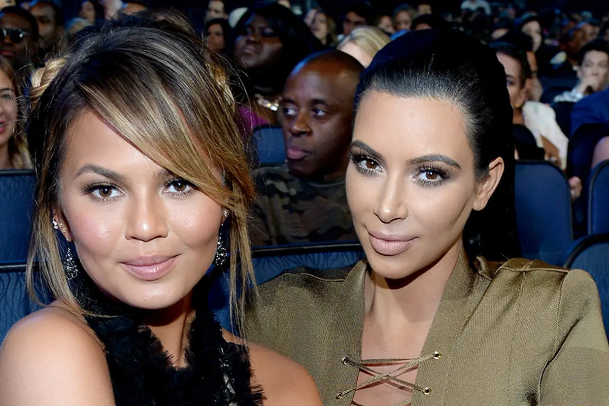 Chrissy Teigen dan Kim Kardashian