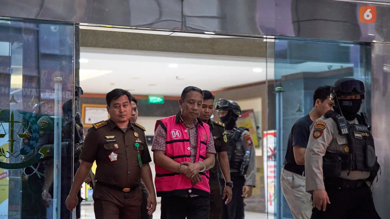 Kejati Sulsel tetapkan Sekretaris Dewan Takalar, Faisal Sahing sebagai tersangka kasus dugaan korupsi penjualan pasir laut pada BPKD Takalar 2020 (Liputan6.com/ Eka Hakim)