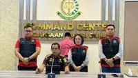 Konferensi pers penahanan tersangka korupsi di Baznas Kota Dumai. (Liputan6.com/M Syukur)