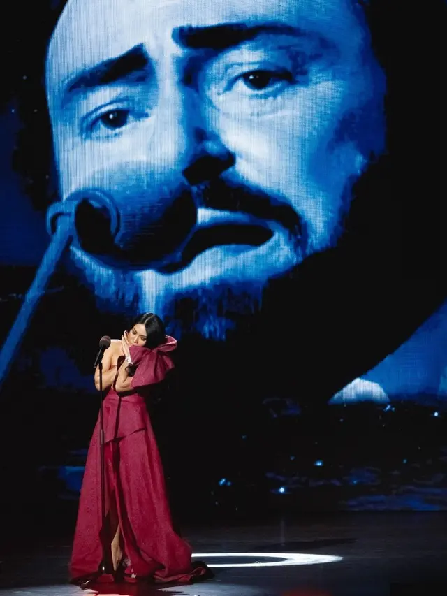 Lagu berjudul "Caruso" yang dinyanyikan Anggun bersama mendiang Luciano Pavarotti diganjar penghargaan di Bravo International Classical Music Awards 2021 (https://www.instagram.com/p/CNMZXe2lh8n/)
