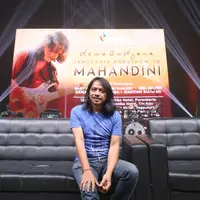 Dewa Budjana (Foto: Nurwahyunan/Bintang.com)