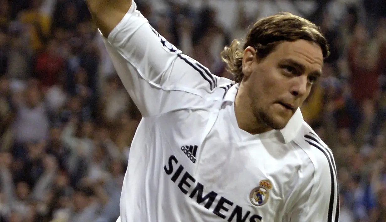 Pada Agustus 2004 sang pemain memilih hijrah ke Real Madrid. Namun, transfernya ke Santiago Bernabeu ternyata berubah menjadi bencana besar. Woodgate tampil melempem dan banyak mengalami cedera selama membela Los Blancos. (AFP/Marcello Rubio)
