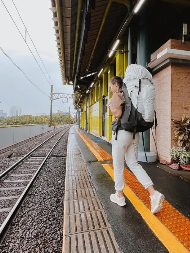 Angela Gilsha ala backpacker cantik (Instagram/angelagilsha)