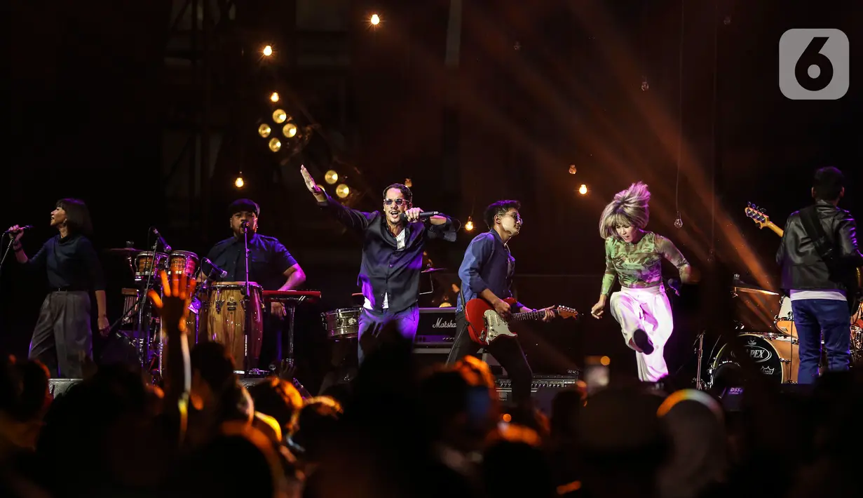 <p>Maliq &amp; D'essential saat pentas di Perhelatan Jakarta Internasional BNI Java Jazz Festival (BNIJJF2022), di JiExpo Kemayoran, Jakarta Pusat, Jumat (27/5/2022). (Liputan6.com/Johan Tallo)</p>