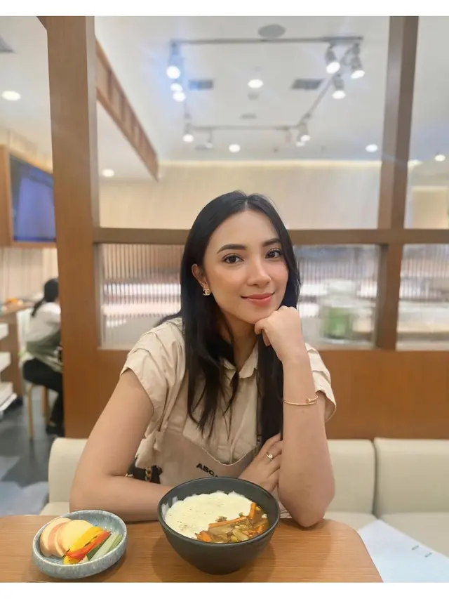 6 Potret Nadya Shakira Kekasih Adilla Dimitri, Kerap Disebut Mirip Dinda Kirana