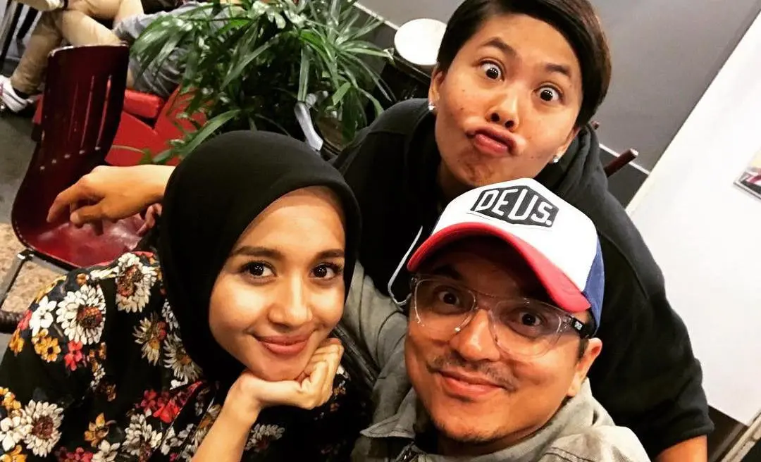 Laudya Cynthia Bella dan Engku Emran bersama Niesa Khalil [foto: instagram]