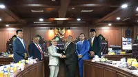 Anggota DPR RI dari Fraksi PAN Nazaruddin Dek Gam (pakai jas abu-abu muda) ditunjuk menjadi Ketua Mahkaham Kehormatan Dewan (MKD) DPR RI. (foto istimewa)