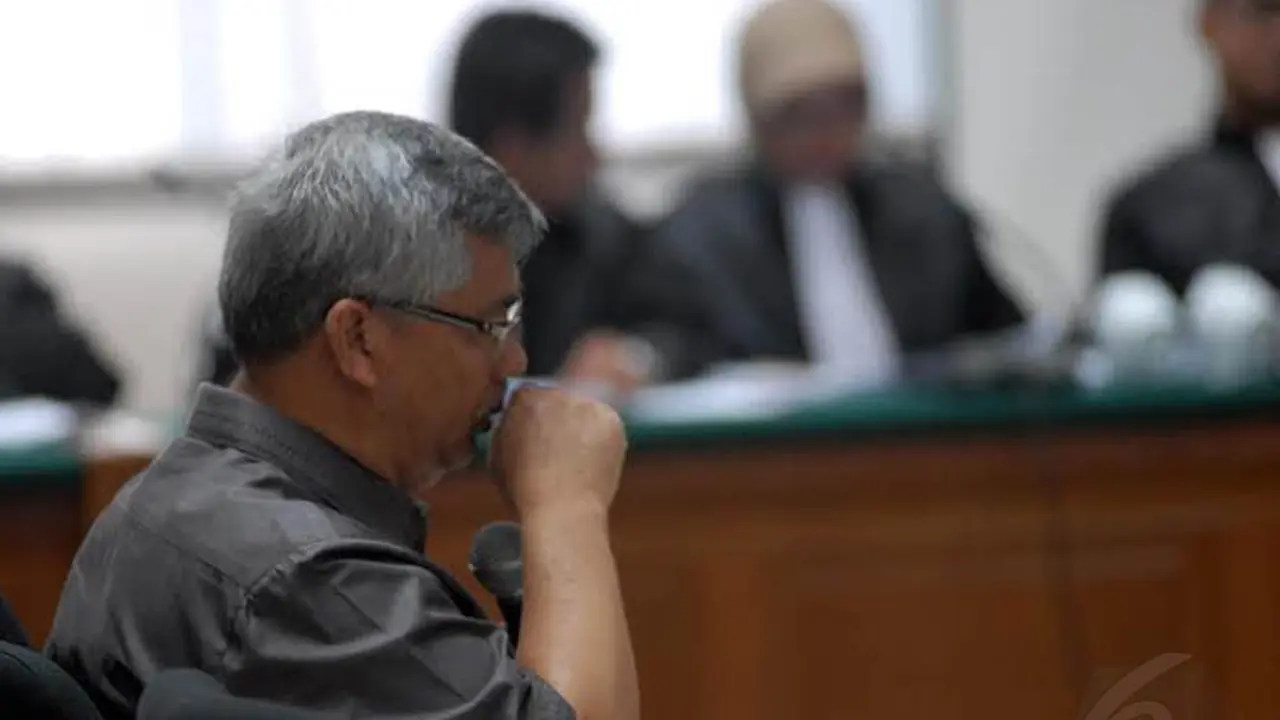 Akil Mochtar Tantang Hakim Jatuhkan Vonis Mati 