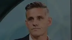 Timnas Indonesia wajib menang atas Singapura demi tiket semifinal Piala AFF 2026. Pengamat sepak bola Gusnul Yakin menilai John Herdman perlu mengandalkan tiga poros taktik, yakni mengembalikan Rizky Ridho ke posisi bek tengah, memperkuat lini tengah, dan mengoptimalkan peran Mitchell Baker di lini depan.
