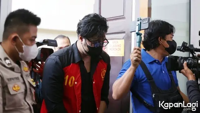 Ammar Zoni Menangis Dituntut 1 Tahun Penjara