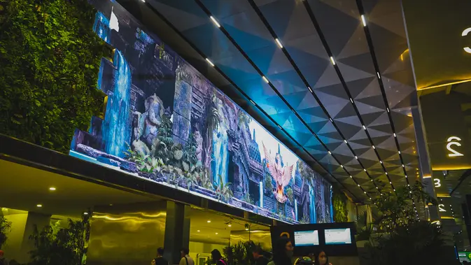 Terminal 3 Bandara Internasional Soekarno-Hatta kini hadir dengan suasana segar, modern, dan penuh sentuhan budaya nusantara. (Dok. Nindya Karya)